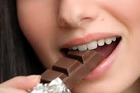 benefícios do chocolate meio amargo