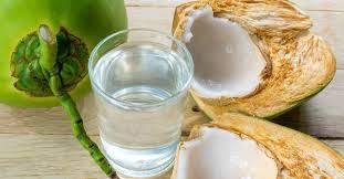 benefícios da água de coco